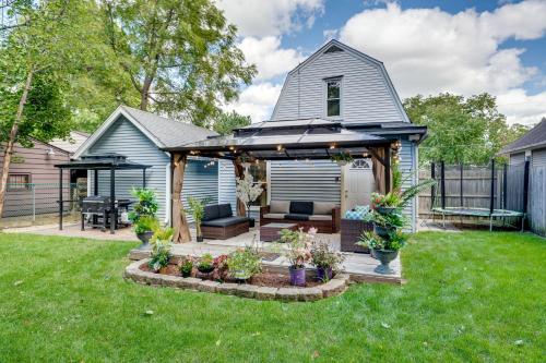 1 Mi to Dtwn Elgin Dutch Colonial with Lovely Patio