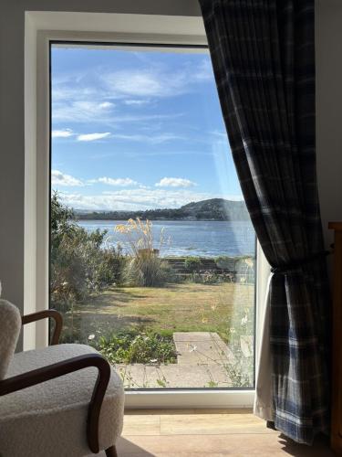 Seaside Retreat - Quiet Seafront Spot with Free Parking in North Kessock
