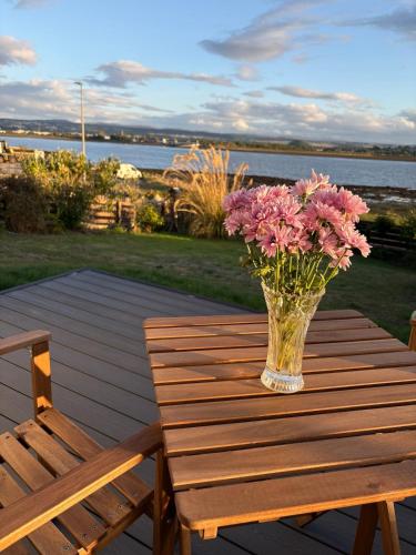 Seaside Retreat - Quiet Seafront Spot with Free Parking in North Kessock