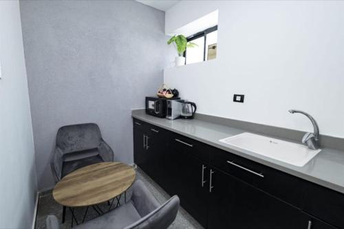 Facilities, סוויטות הרמב"ם - סוויטות עם בריכה מחוממת מקורה in Tiberias