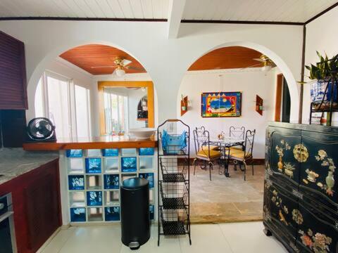 Sol & Miel in Sabana Basora