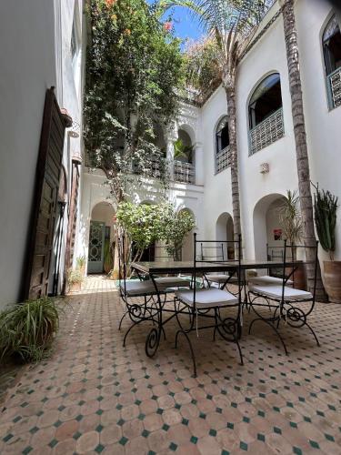 Luxury riad with swimming pool breakfast included