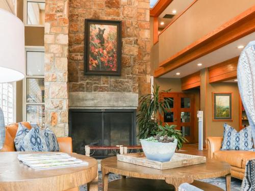 Greystone Lodge on the River - image 2