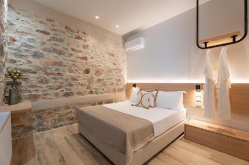 1 queen bed, 1 sofa bed