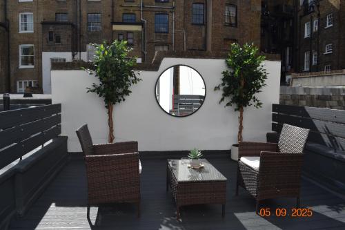 A Magnificent One Bedroom Flat With A Stunning Private Terrace, Londres