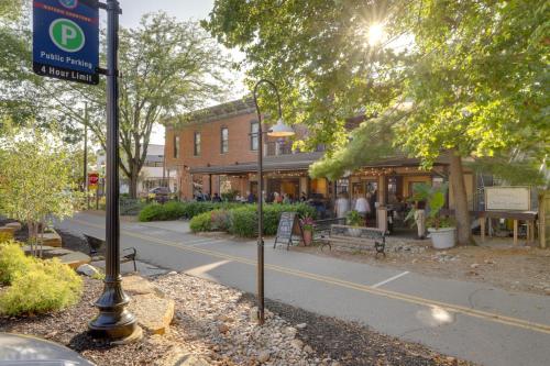1 Block to Loveland Bike Trail: 'The Frog Man Inn' in Loveland