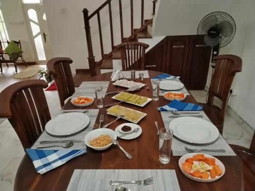 شقة  متر مربع من 2 غرفة و2 حمام خاص في هالولوا (Kandy home stay ) in هالولوا