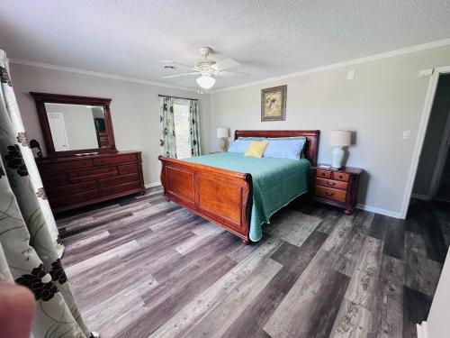 3 bedroom-Pets welcome- Boat slip available for a fee in Cedar Point (NC)