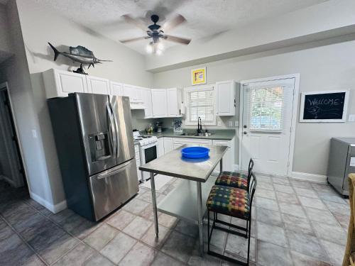 3 bedroom-Pets welcome- Boat slip available for a fee in Cedar Point (NC)