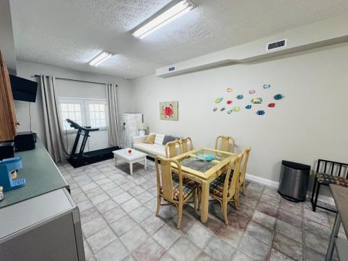 3 bedroom-Pets welcome- Boat slip available for a fee in Cedar Point (NC)