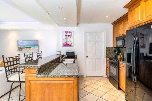 Dapur, 1 Bdrm Pool Garden View at The Yacht Club D3 in Providenciales