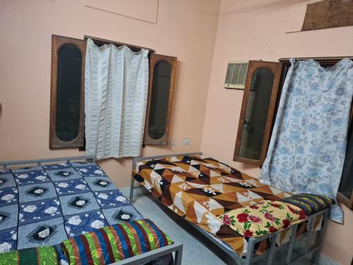 Triple bed room