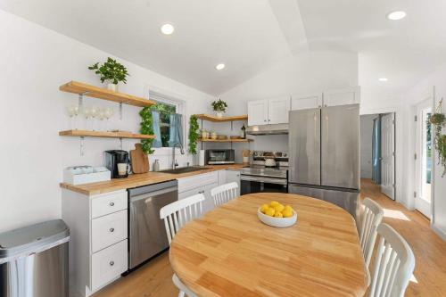 Family Getaway Waterfront 8 Serene Acres New Build plus Gazebo in ไพนีย์พอยต์ (แมรีแลนด์)