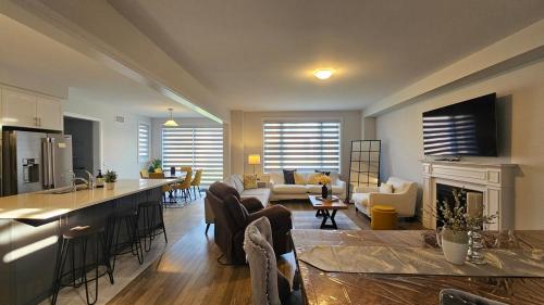 . Grand Woodstock Luxe House 4BR