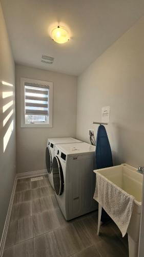 Grand Woodstock Luxe House 4BR in Woodstock (ON)