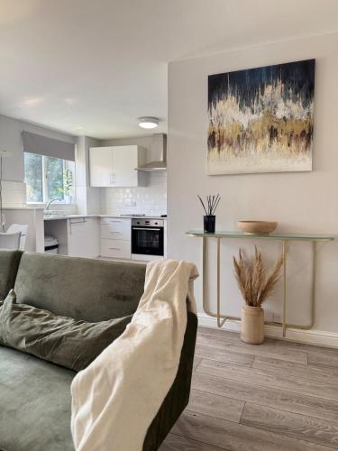 Zone 2 Modern 1 bed Flat with Seperate Office, Londres
