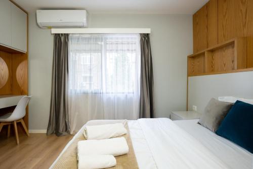 Boulevard apt close to Center, Tirana