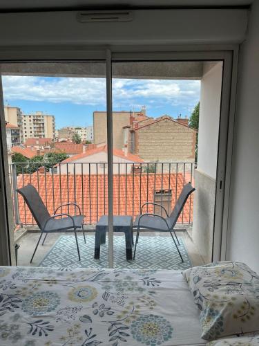 F2 moderne, proche gare, terrasse et parking prive - Location saisonnière - Perpignan