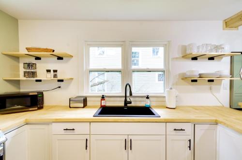 Burnside Vacation Rental, Walk to Lake Cumberland! in Burnside, USA
