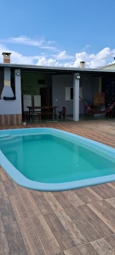 2 bedrooms, 4 beds