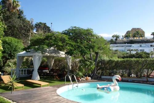 Modern Panoramic Villa with Pool & Terrace