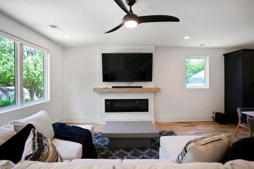 Luxury Build - King Beds - Minutes to Uptown