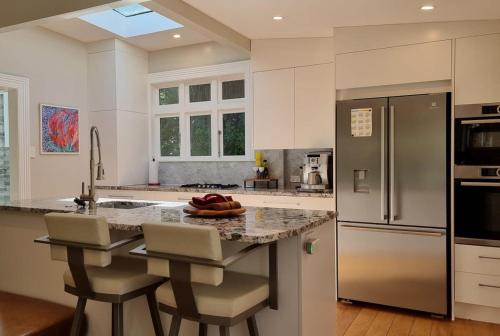 High-End Haven, Moments from the Water with Free Parking in Oriental Parade