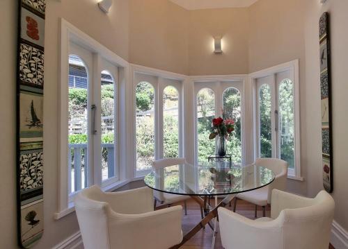 High-End Haven, Moments from the Water with Free Parking in Oriental Parade