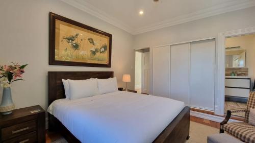 High-End Haven, Moments from the Water with Free Parking in Oriental Parade