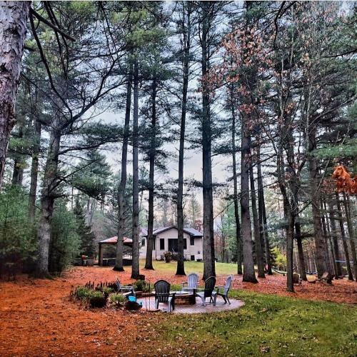 Private Secluded House 12 ac Nature Forest Retreat