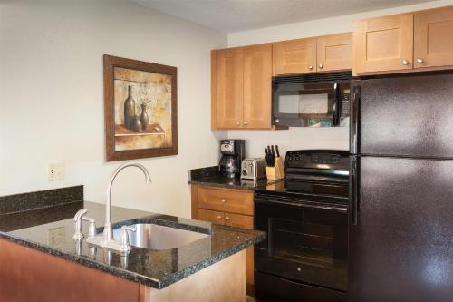 Hilton Vacation Club MountainLoft Gatlinburg - 주방