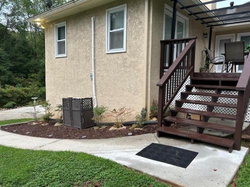 Exterior view, Hibiscus Retreat fully equipped guest studio in Fayetteville (GA)