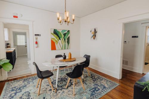 Létesítmények, Historic Revival 2BR Midtown Memphis Fast Wifi Free Parking Yes Pets near Memphis Zoo