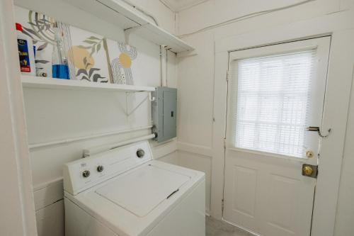 Historic Revival 2BR Midtown Memphis Fast Wifi Free Parking Yes Pets near Brooks Művészeti Múzeum