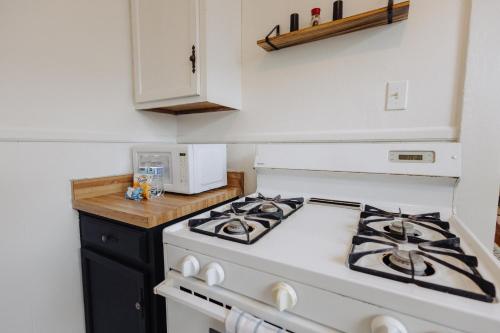 Historic Revival 2BR Midtown Memphis Fast Wifi Free Parking Yes Pets near Brooks Művészeti Múzeum