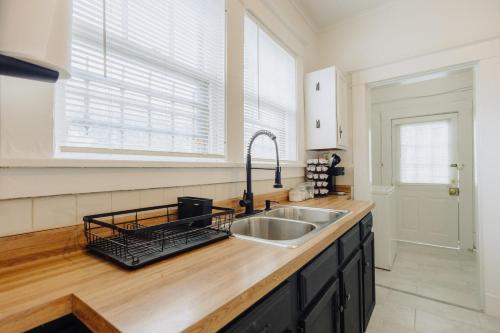 Historic Revival 2BR Midtown Memphis Fast Wifi Free Parking Yes Pets near Brooks Művészeti Múzeum