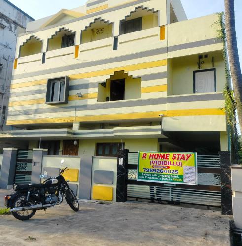 R Homestay in Palakollu