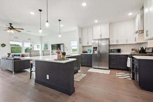 Modern Farmhouse in McDade in Elgin