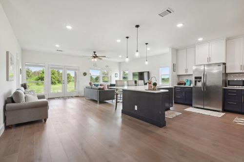 Modern Farmhouse in McDade in Elgin