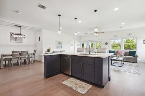 Modern Farmhouse in McDade in Elgin