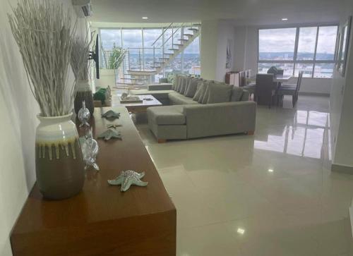 Apartamenro en Manga cartagena Duplex, aire acondicionado