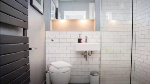 Stylish Newly Refurbished 2 Bedroom Flat With Terrace, Londýn (fotografie 5)