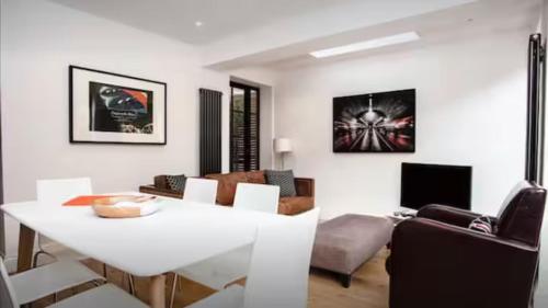 Stylish Newly Refurbished 2 Bedroom Flat With Terrace, Londýn (fotografie 7)
