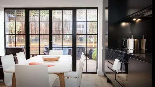 Stylish Newly Refurbished 2 Bedroom Flat With Terrace, Londýn (fotografie 10)