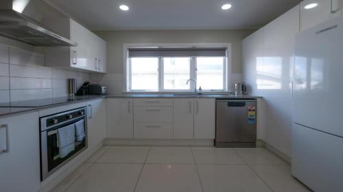 Spacious 2BR Home in the Suburbs in افونديل