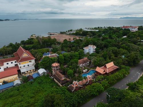 Exterior view, Yellow Sun Kep in Kep