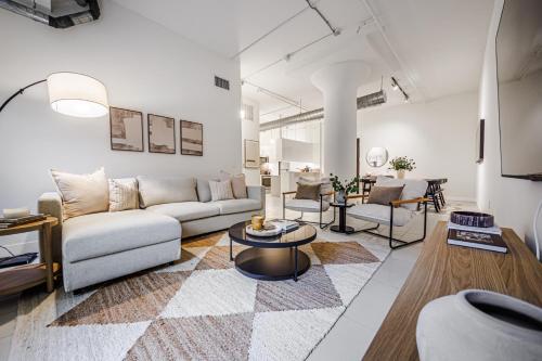 Industrial Style 2BR Condo Downtown LA With Rooftop!, Los Ángeles (foto 3)