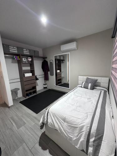 Family home with ocean views 40 minutes from vineyards in Aeropuerto