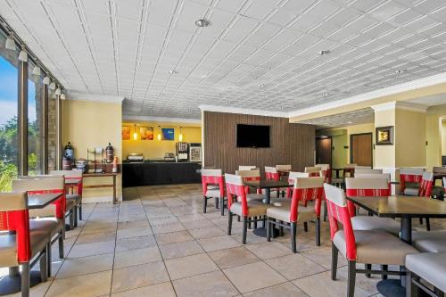 Comfort Inn Cranberry Township - image 2