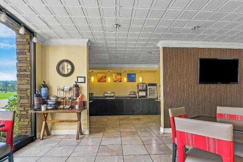 Comfort Inn Cranberry Township - image 10
